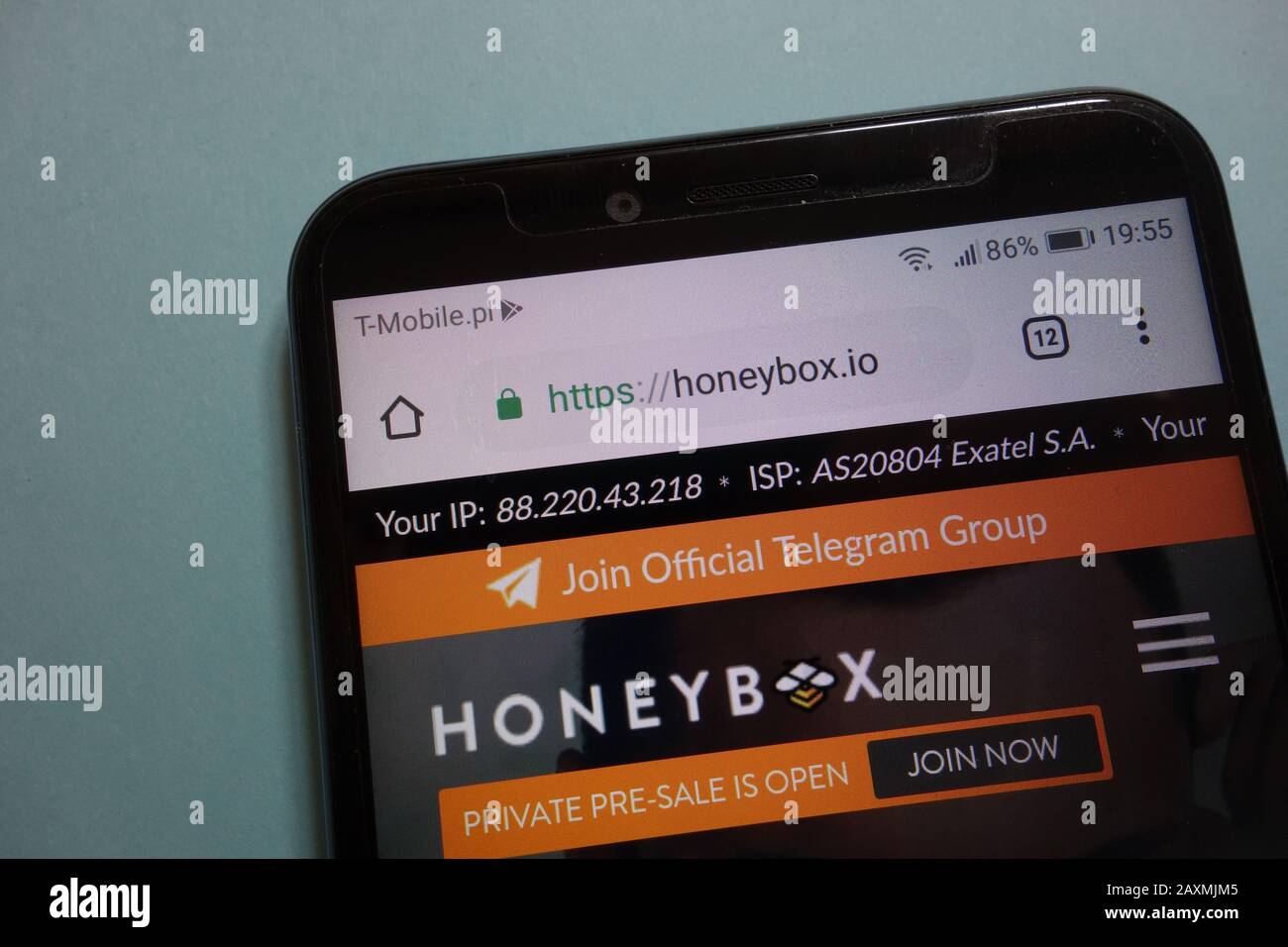 Honeybox (HNY) Cryptocurrency Website auf Smartphone Stockfoto