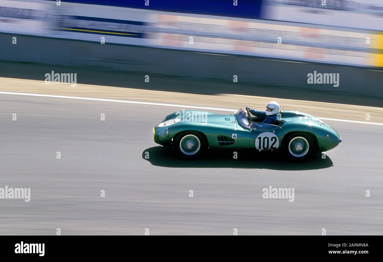 1957 Aston Martin DBR2 bei den historischen Rennen von Monterey in Laguna Seca California USA 2000 Stockfoto