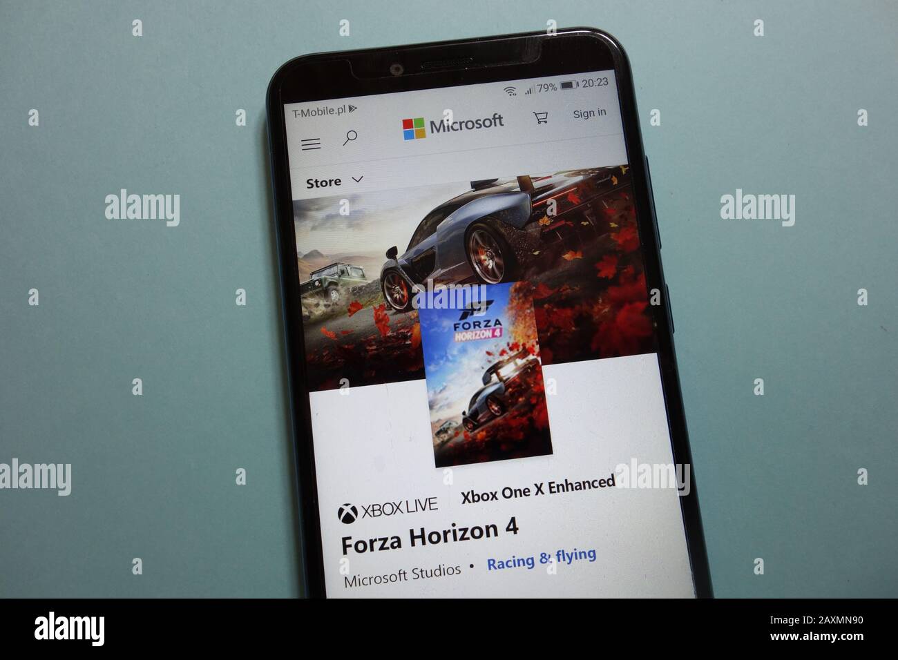 Forza Horizon 4-Spiel auf der Microsoft Store-Website auf dem Smartphone angezeigt Stockfoto