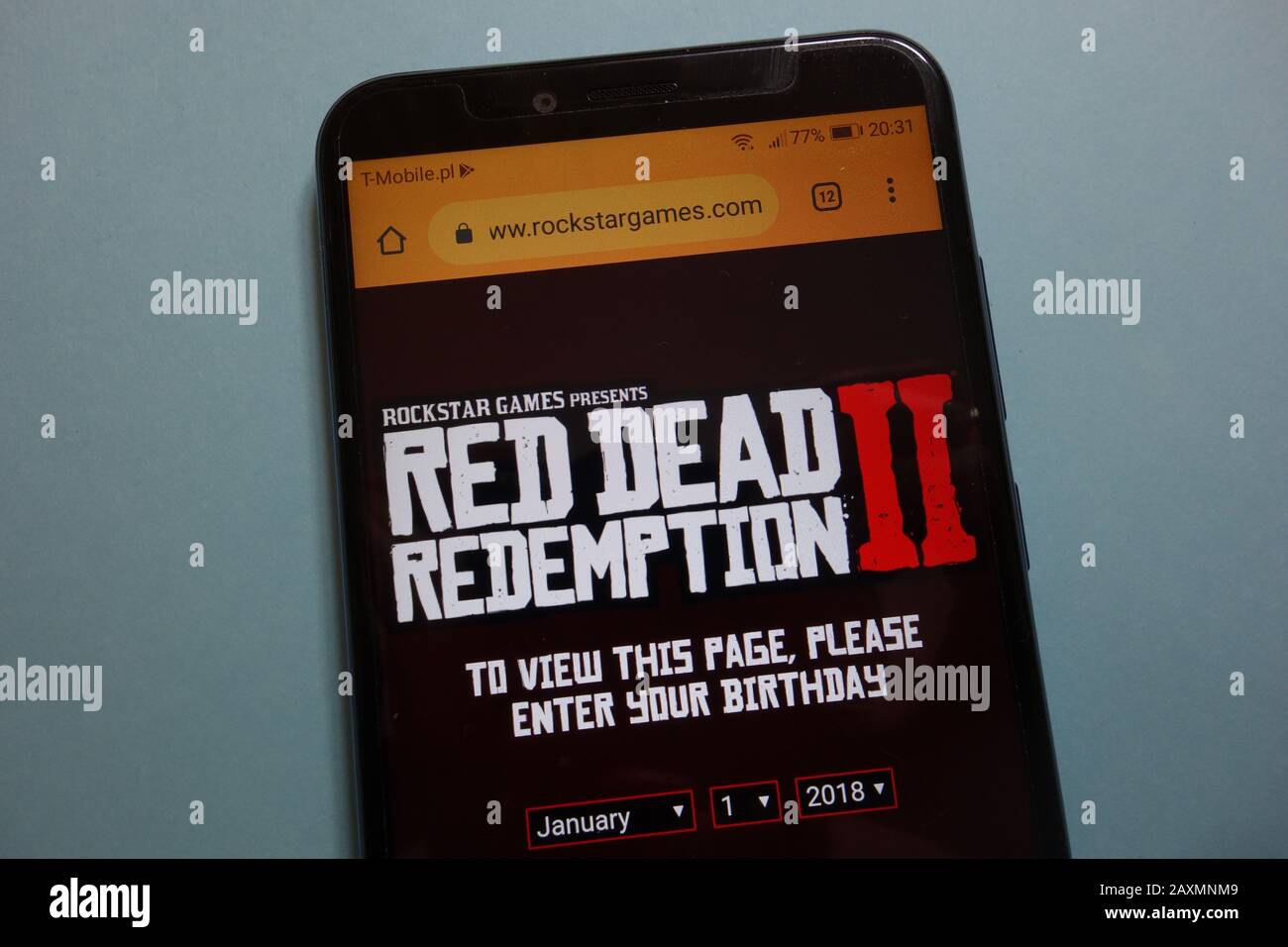 Rockstar Games präsentiert Red Dead Redemption II auf ihrer auf dem Smartphone angezeigten Website Stockfoto