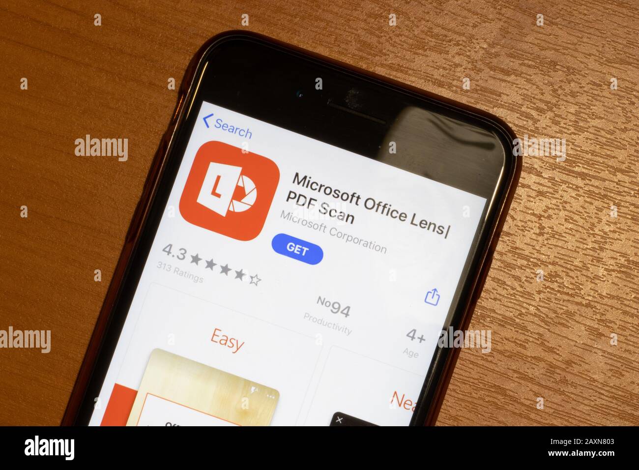 Los Angeles, Kalifornien, USA - 12. Februar 2020: Microsoft Office Lens PDF Scan App Store Seite nah oben , Illustrative Editorial Stockfoto