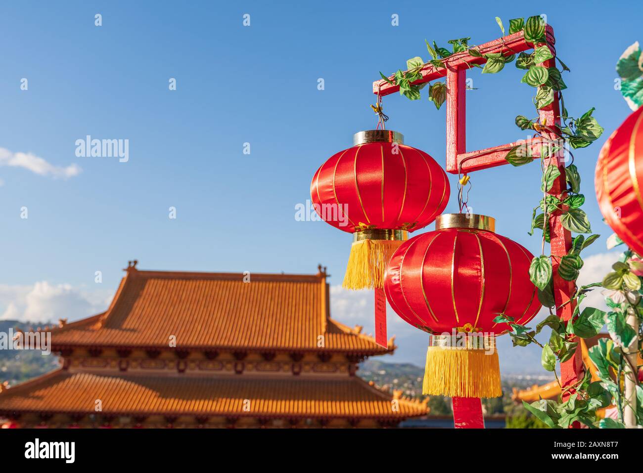 Wir feiern Lunar Neujahr im buddhistischen Tempel Hsi Lai im San Gabriel Valley, Kalifornien Stockfoto