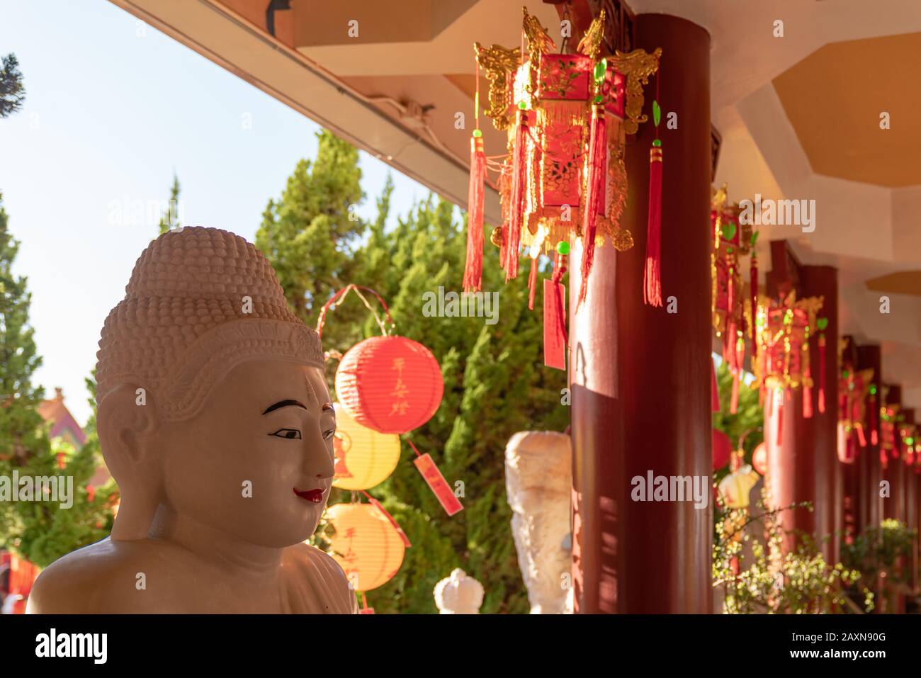 Wir feiern Lunar Neujahr im buddhistischen Tempel Hsi Lai im San Gabriel Valley, Kalifornien Stockfoto