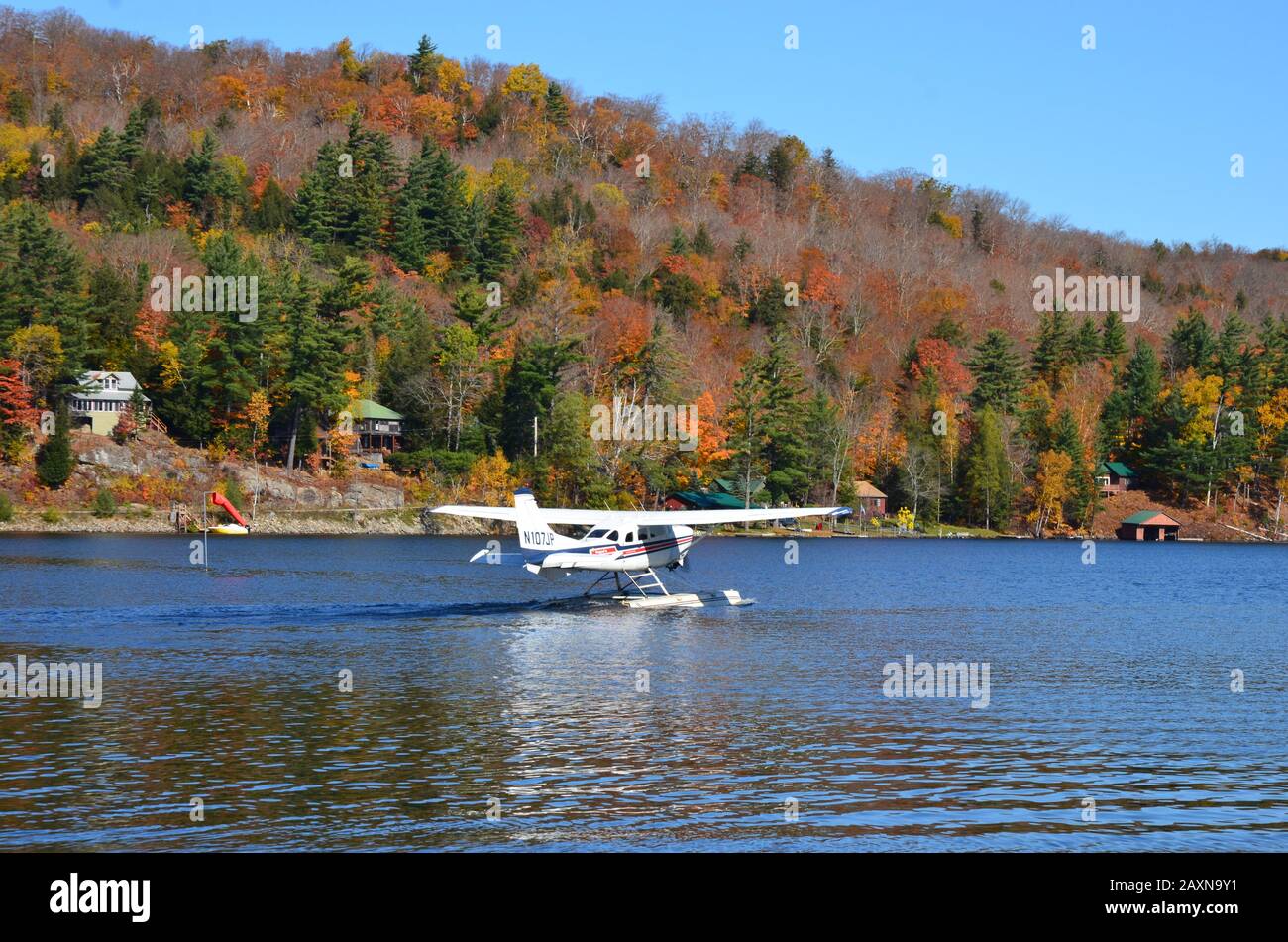 Wasserflugzeug in den Adirondack Mountains Stockfoto