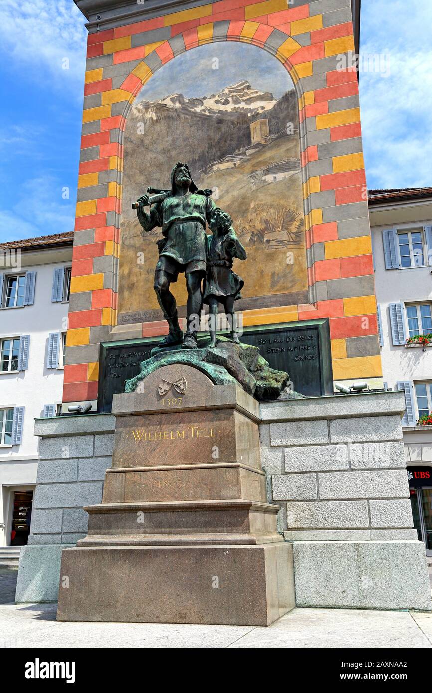 Wilhelm Tell Denkmal auf dem Rathausplatz, Altdorf, Kanton Uri, Schweiz