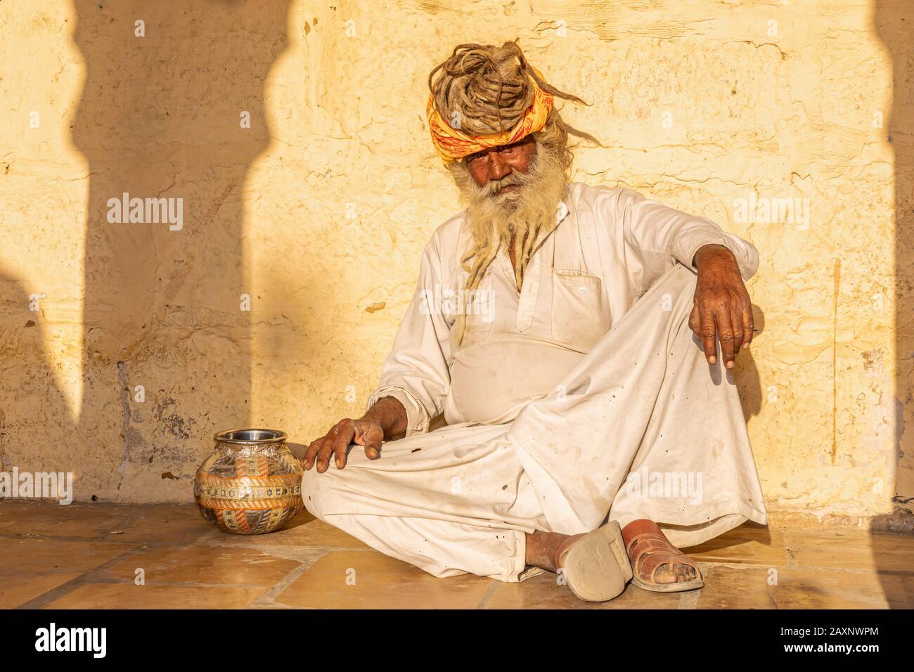 Ein Sadhu, heiliger Mann, Jaisalmer, Rajasthan, Indien Stockfoto