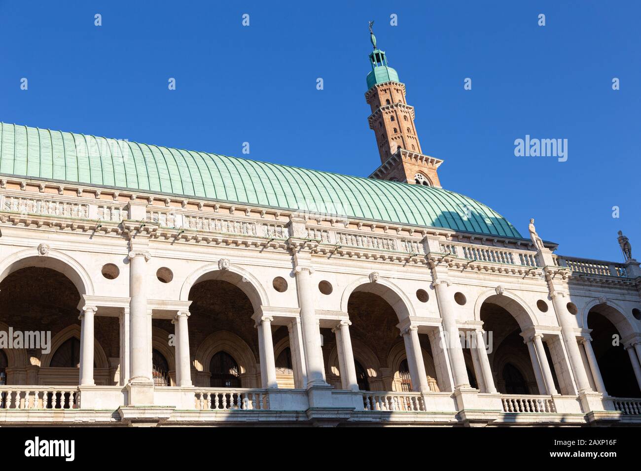 Blick auf die Basilika Palladiana in Vicenza, Italien. Die Stadt Palladio, aus dem Namen des Architekten, der die meisten seiner Werke hier in entworfen hat Stockfoto
