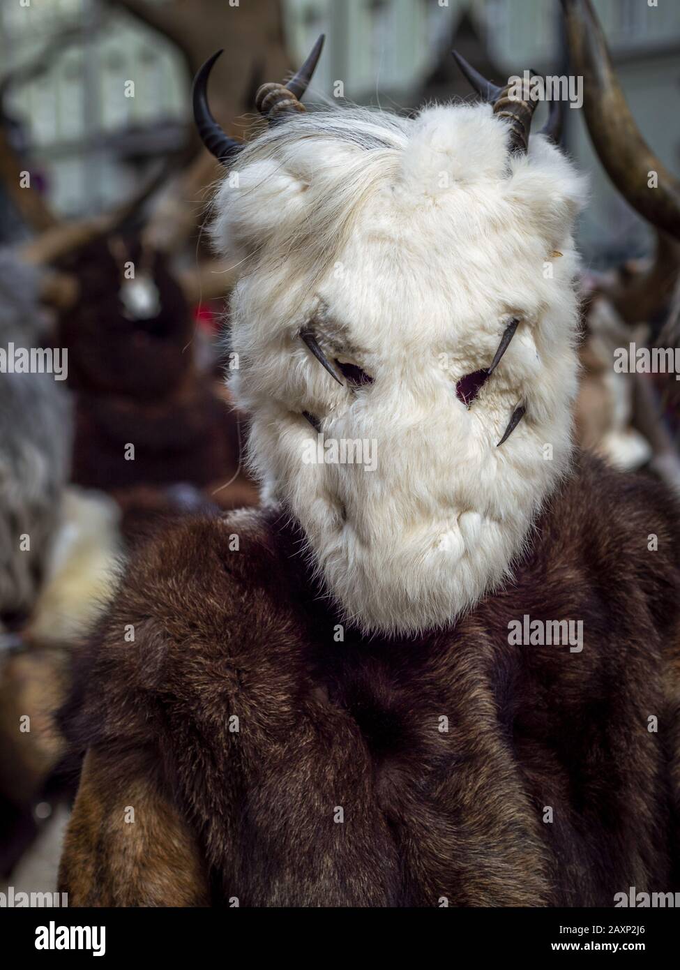 Holzmasken am Krampuslauf in München, Bayern, Deutschland Stockfoto