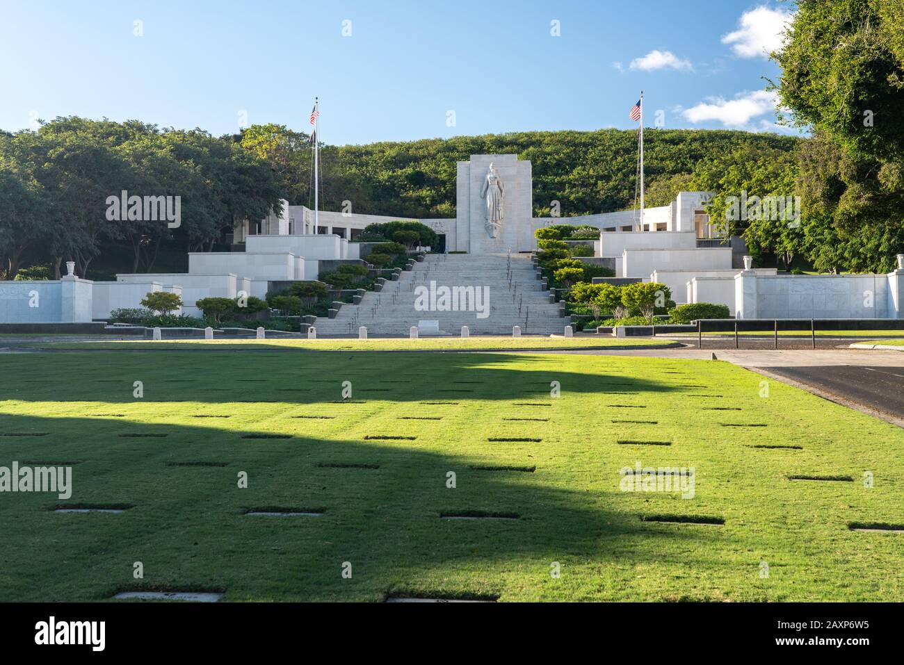 Denkmal auf dem National Memorial Cemetery of the Pacific im Punchbowl Krater auf Oahu, Hawaii Stockfoto