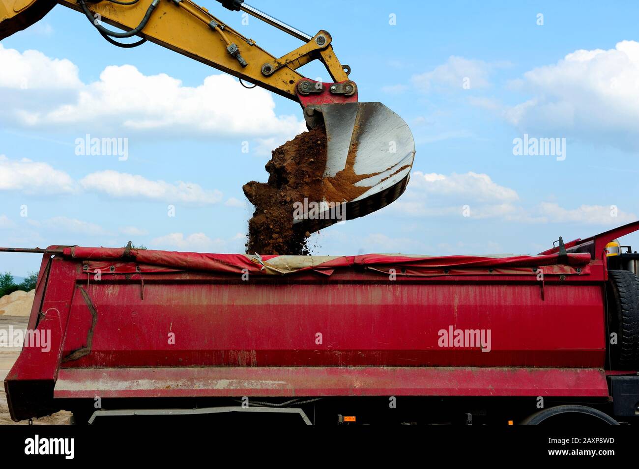 Erde, Erdbau, Bagger, Schaufel, Layer, Ausbau, Bergbau, Schwerindustrie, Arbeit, Job, Gelände, Ausgrabungen, Beladung, Transport, Gewicht, Sicherheit, Stockfoto