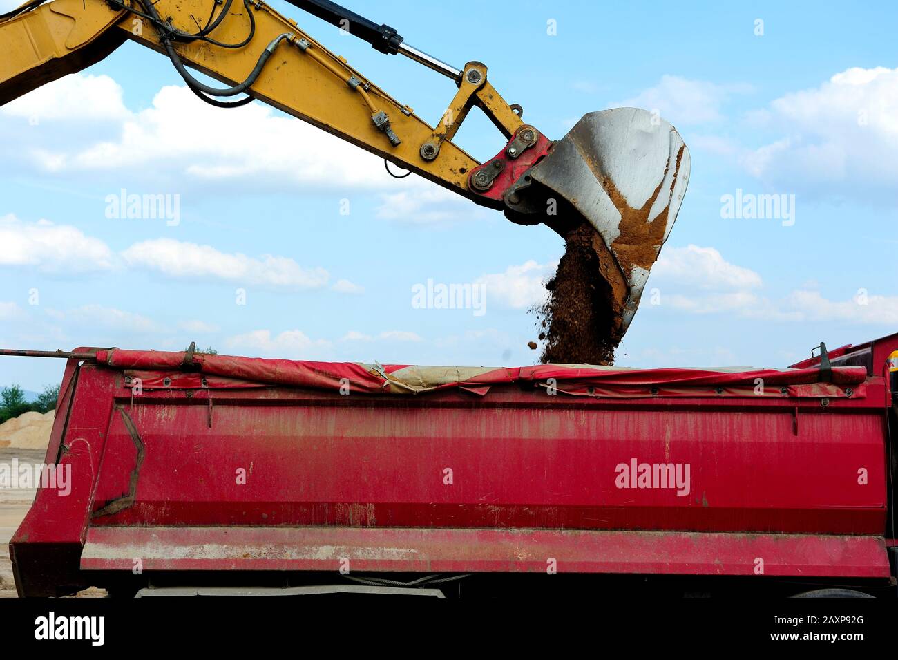 Erde, Erdbau, Bagger, Schaufel, Layer, Ausbau, Bergbau, Schwerindustrie, Arbeit, Job, Gelände, Ausgrabungen, Beladung, Transport, Gewicht, Sicherheit, Stockfoto