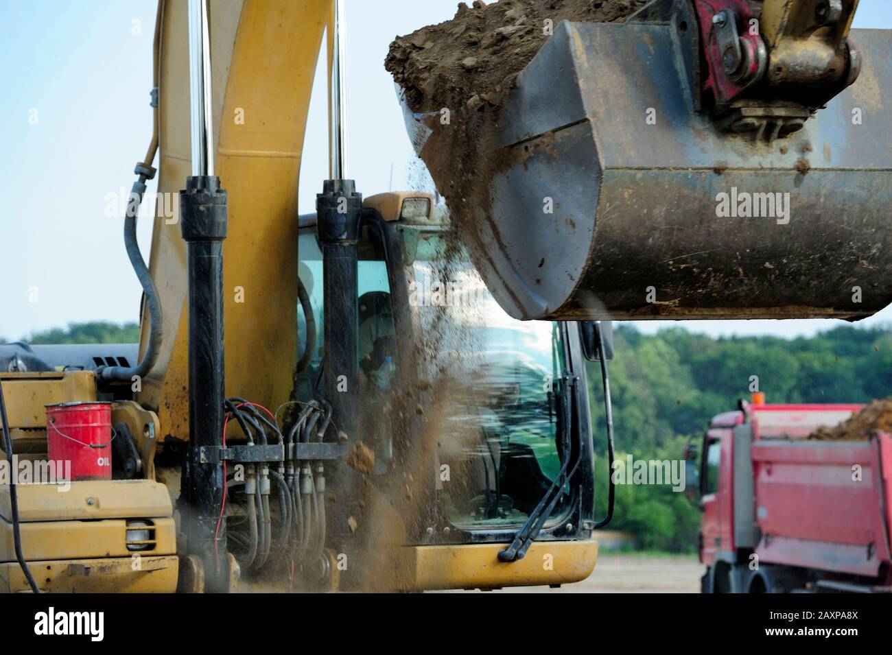 Erde, Erdbau, Bagger, Schaufel, Layer, Ausbau, Bergbau, Schwerindustrie, Arbeit, Job, Gelände, Ausgrabungen, Beladung, Transport, Gewicht, Sicherheit, Stockfoto