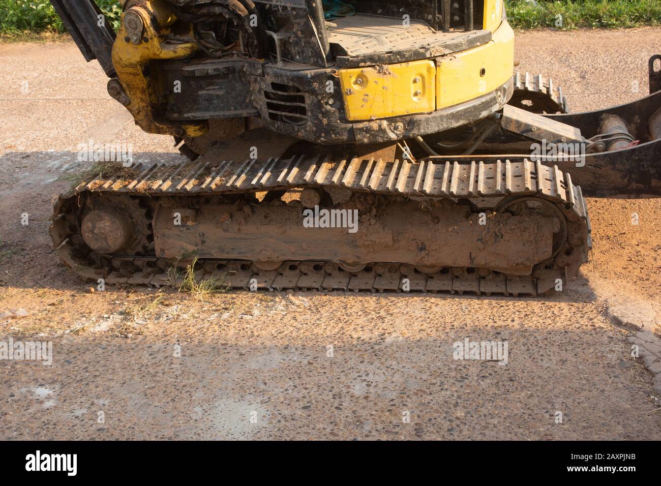 Bagger Raupenkräne von Stahlrädern, Stockfoto