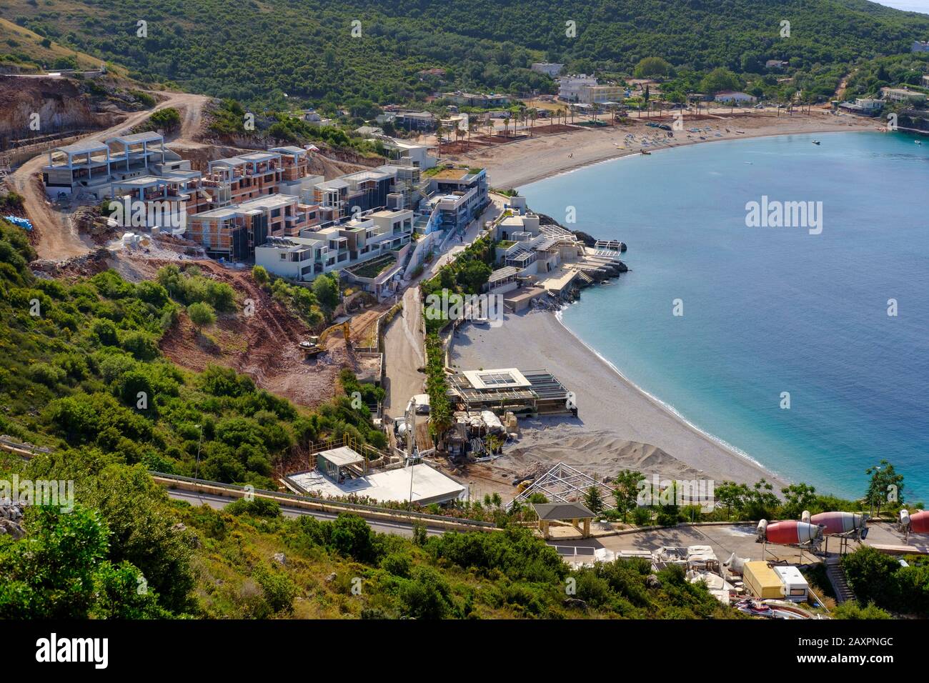 Baustelle am Strand von Jal, in der Nähe von Himara, Himarë, albanische Riviera, Ionisches Meer, Qark Vlora, Albanien Stockfoto