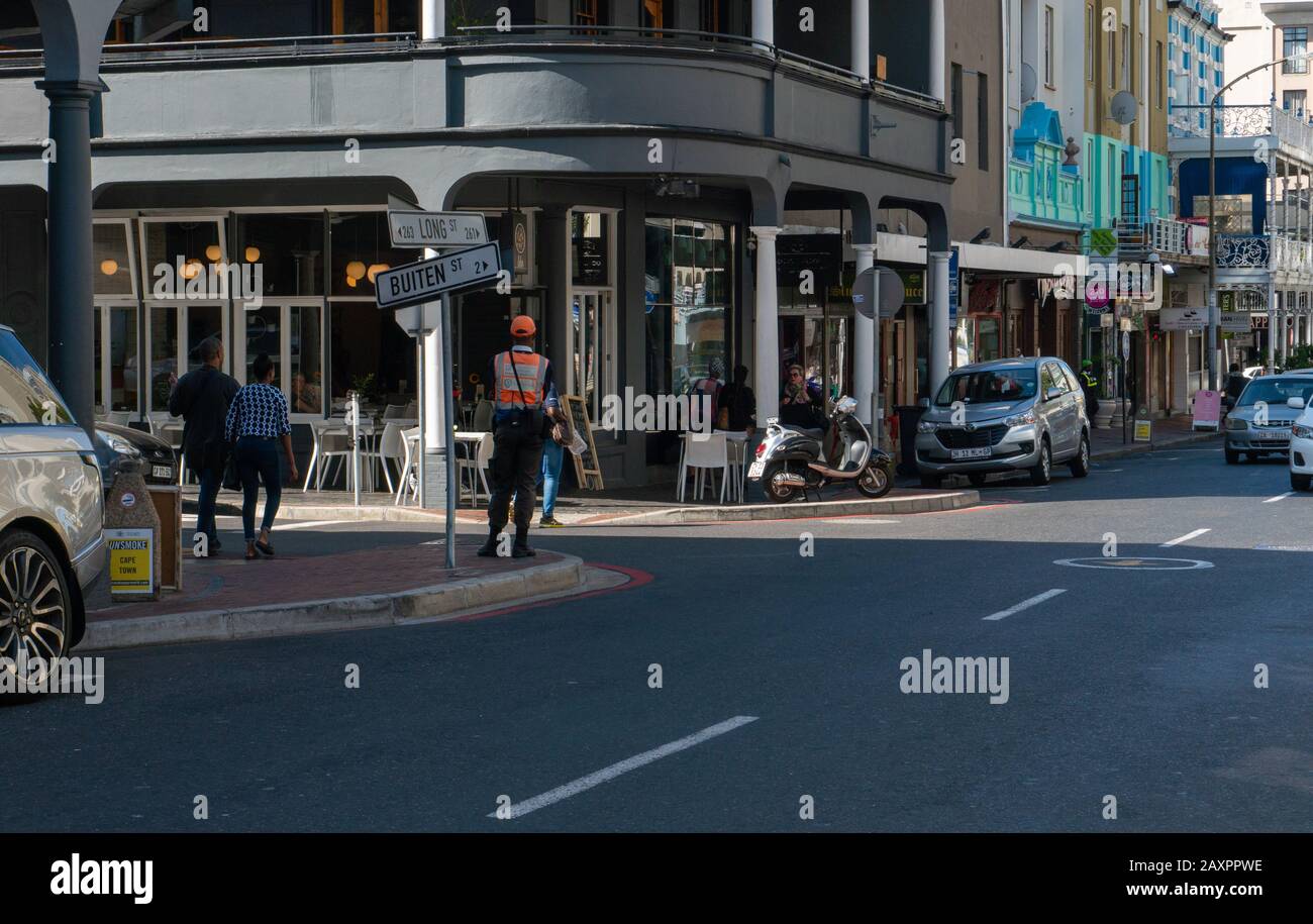 Long STREET, KAPSTADT - 6. Februar 2020: Eine Straßenszene an der Long Street Avenue in Kapstadt. Weltberühmte Stadt in Südafrika Stockfoto