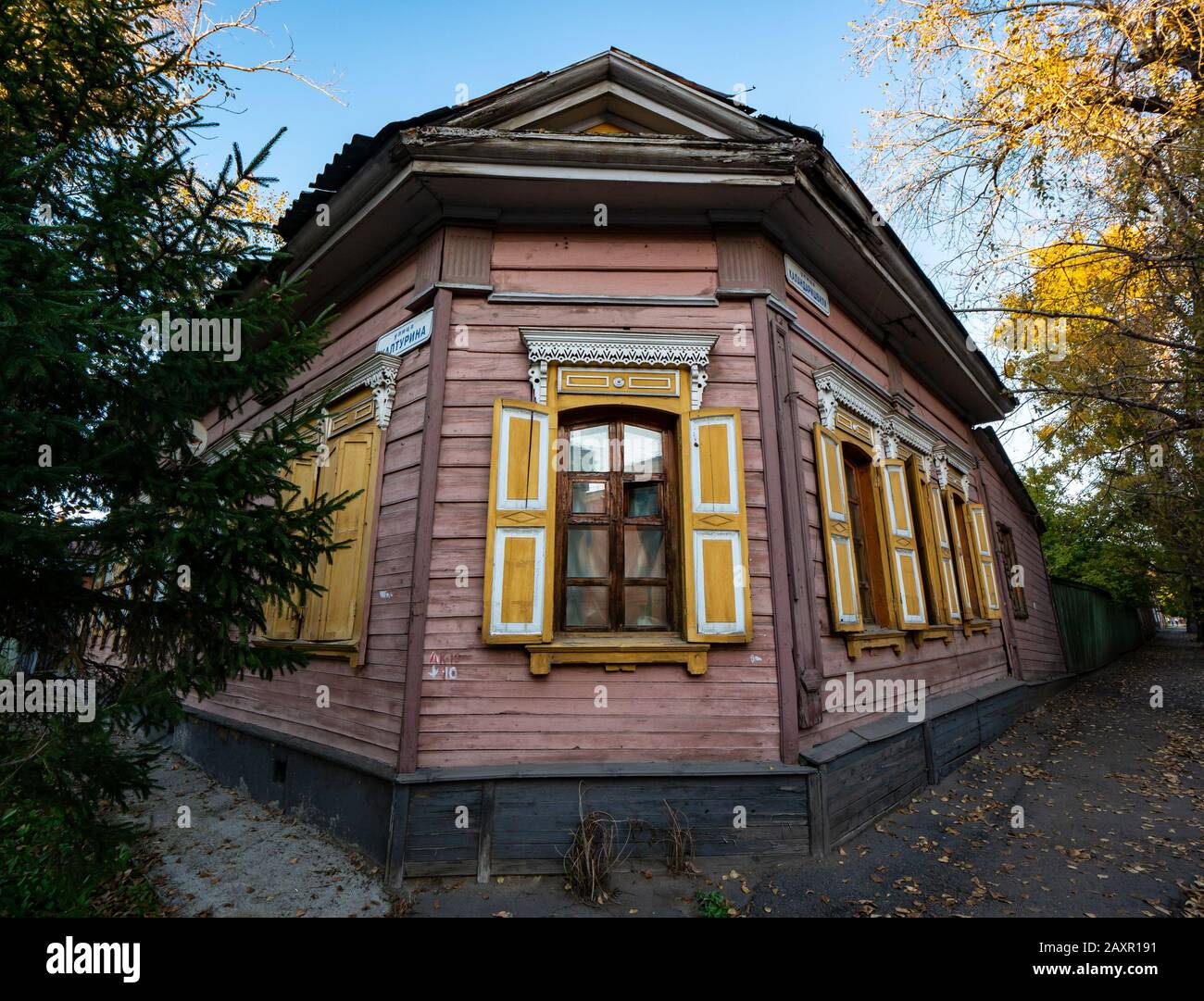 Traditionelles Holzhaus, Irktusk, Sibirien, Russische Föderation Stockfoto