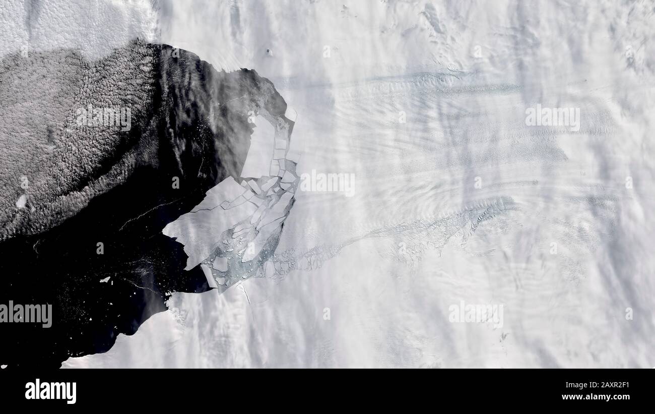 Zahlreiche Eisberge, die sich vom Pine Island Glacier in der Antarktis entfernen, Februar 2020. Stockfoto