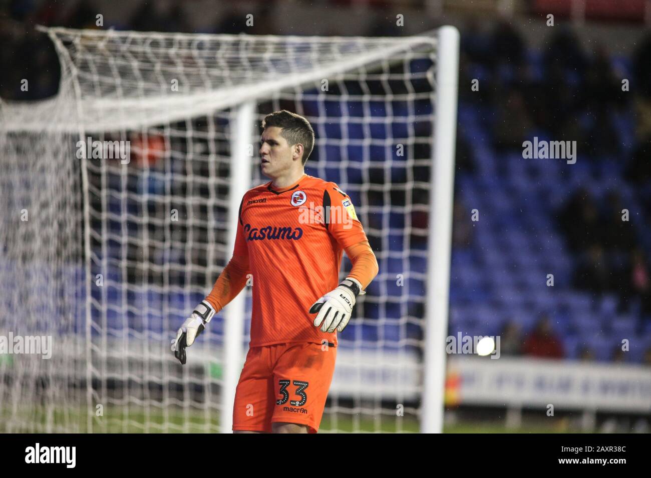 Rafael, der Torhüter von Reading, schaut während des EFL Skybet Championship Matches, Reading V West Bromwich Albion im Madejski Stadium in Reading am Mittwoch, 12. Februar 2020, weiter. Dieses Bild darf nur für redaktionelle Zwecke verwendet werden. Nur redaktionelle Nutzung, Lizenz für kommerzielle Nutzung erforderlich. Keine Verwendung bei Wetten, Spielen oder einer einzelnen Club-/Liga-/Spielerpublikationen. PIC von Tom Smeeth/Andrew Orchard Sportfotografie/Alamy Live News Credit: Andrew Orchard Sportfotografie/Alamy Live News Stockfoto