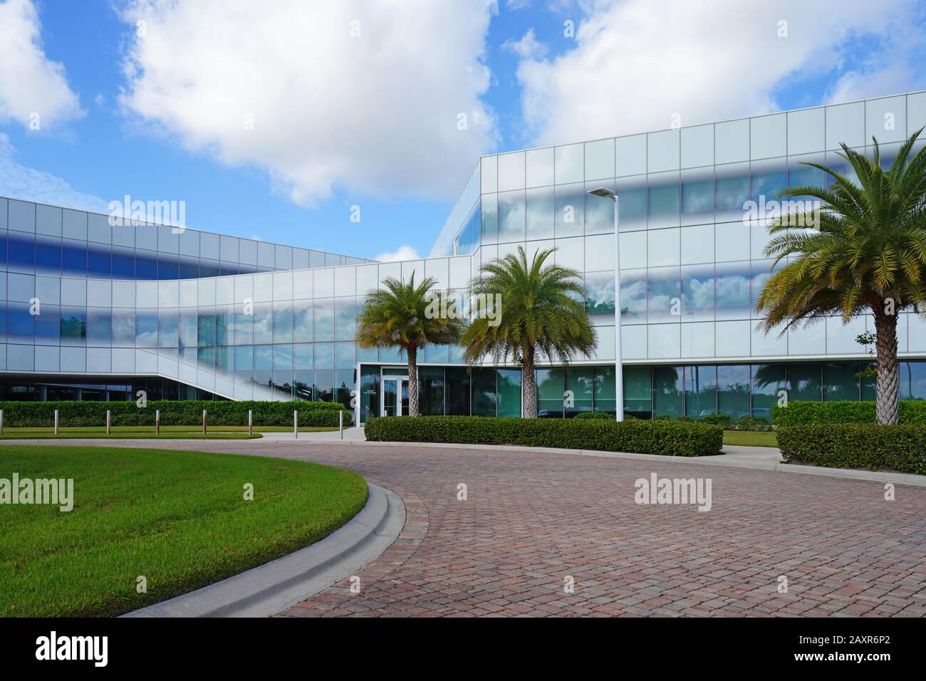 Estero, FL -30 JAN 2020 - Außenansicht des Hauptquartiers der Hertz Corporation mit Sitz in Florida, einem amerikanischen Autovermieter, der auch t besitzt Stockfoto