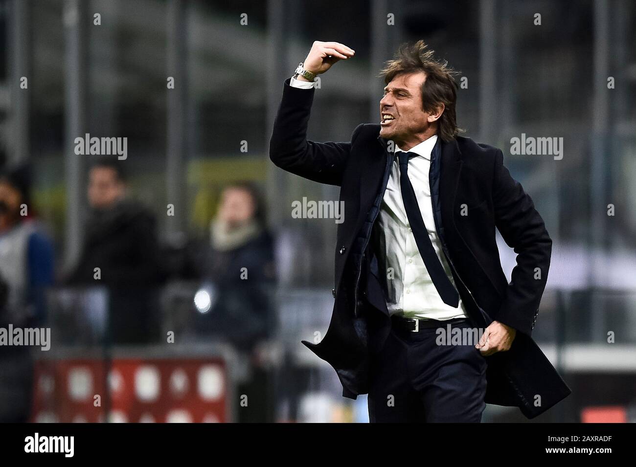 Mailand, Italien - 12. Februar 2020: Antonio Conte, Cheftrainer des FC Internazionale, reagiert während des Halbfinal-Fußballspiels der Coppa Italia zwischen dem FC Internazionale und dem SSC Neapel. Kredit: Nicolò Campo/Alamy Live News Stockfoto