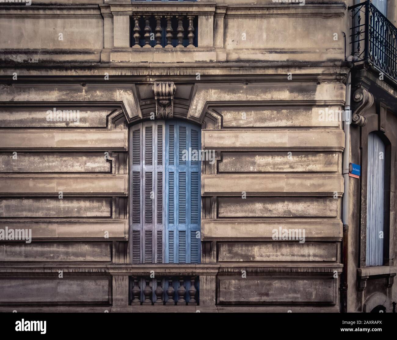 Blauer Verschluss in Narbonne Stockfoto
