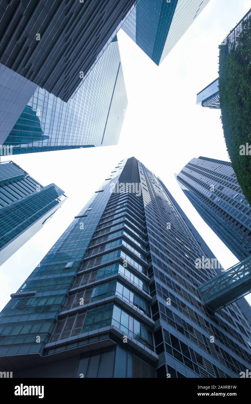 Niedriger Blickwinkel auf den finanzbezirk von singapur Stockfoto