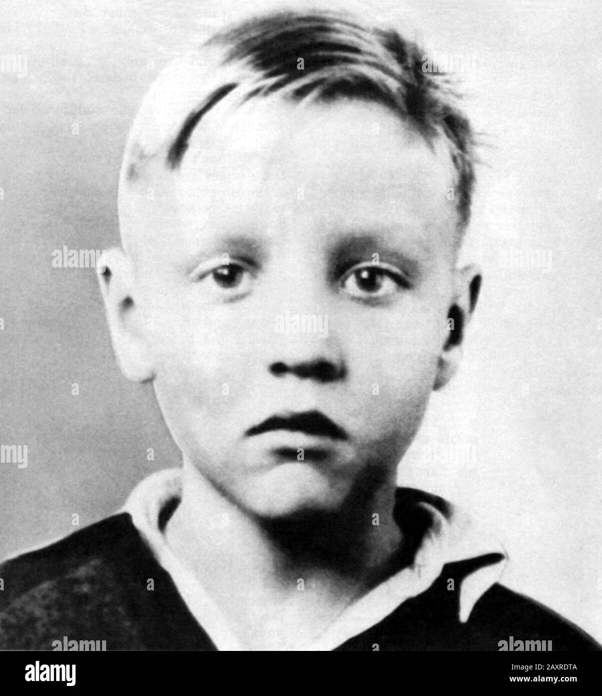 1945 Ca, Tupelo, USA: Der gefeiertste Rock'n Roll-Sänger ELVIS PRESLEY (* 1935; † 1977), als er ein kleiner Junge war. Unentzifizierter Fotograf. - MUSIK - MUSICA - ROCK - GESCHICHTE - FOTO STORICHE - als Kind - Kinder - Berühmtheiten Berühmtheit - celebrità personaggi famosi da bambini - Bambino - Kinder - infanzia - Kindheit -- ARCHIVIO GBB Stockfoto