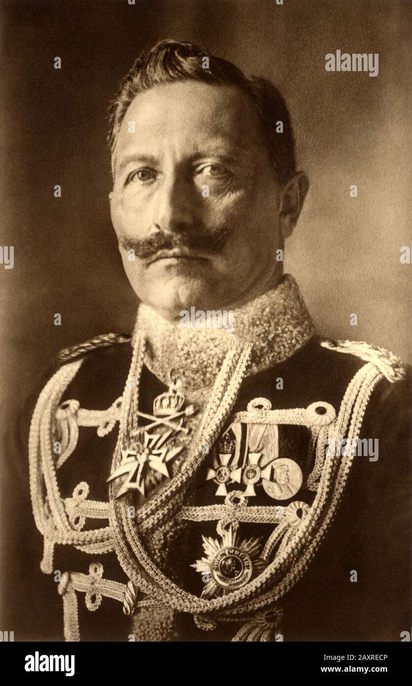 1914 Ca, Potsdam, Deutschland: Kaiser WILHELM II. ( Guglielmo II. ), (* 1859; † 1941). Foto von Selle-Kuntze-Niederastroth, Potsdam . - GESCHICHTE - FOTO STORICHE - imperatore - Germania - Preßburg - REALI - KÖNIGTUM - nobiltà - Adel - Porträt - Ritratto - Schnurrbart - Baffi - PRESSBURG - GERMANIEN - KÖNIGTUM - unique divisa militare - Militäruniform -- Archivio GBB Stockfoto