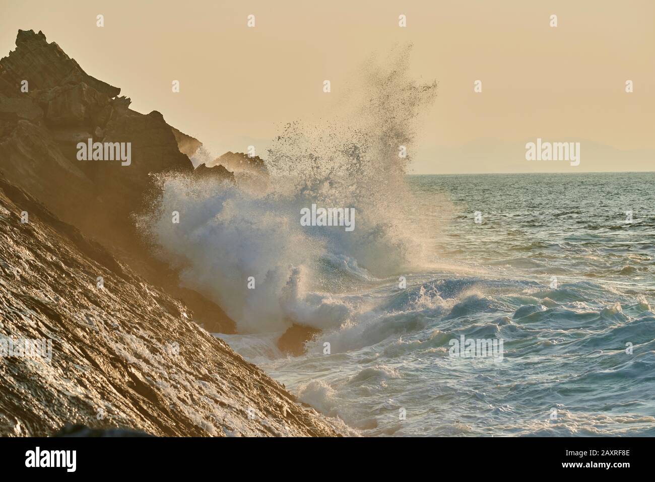 Brechende Welle, Landschaft, Küste, Meer, Hondarribia, Baskenland, Spanien Stockfoto