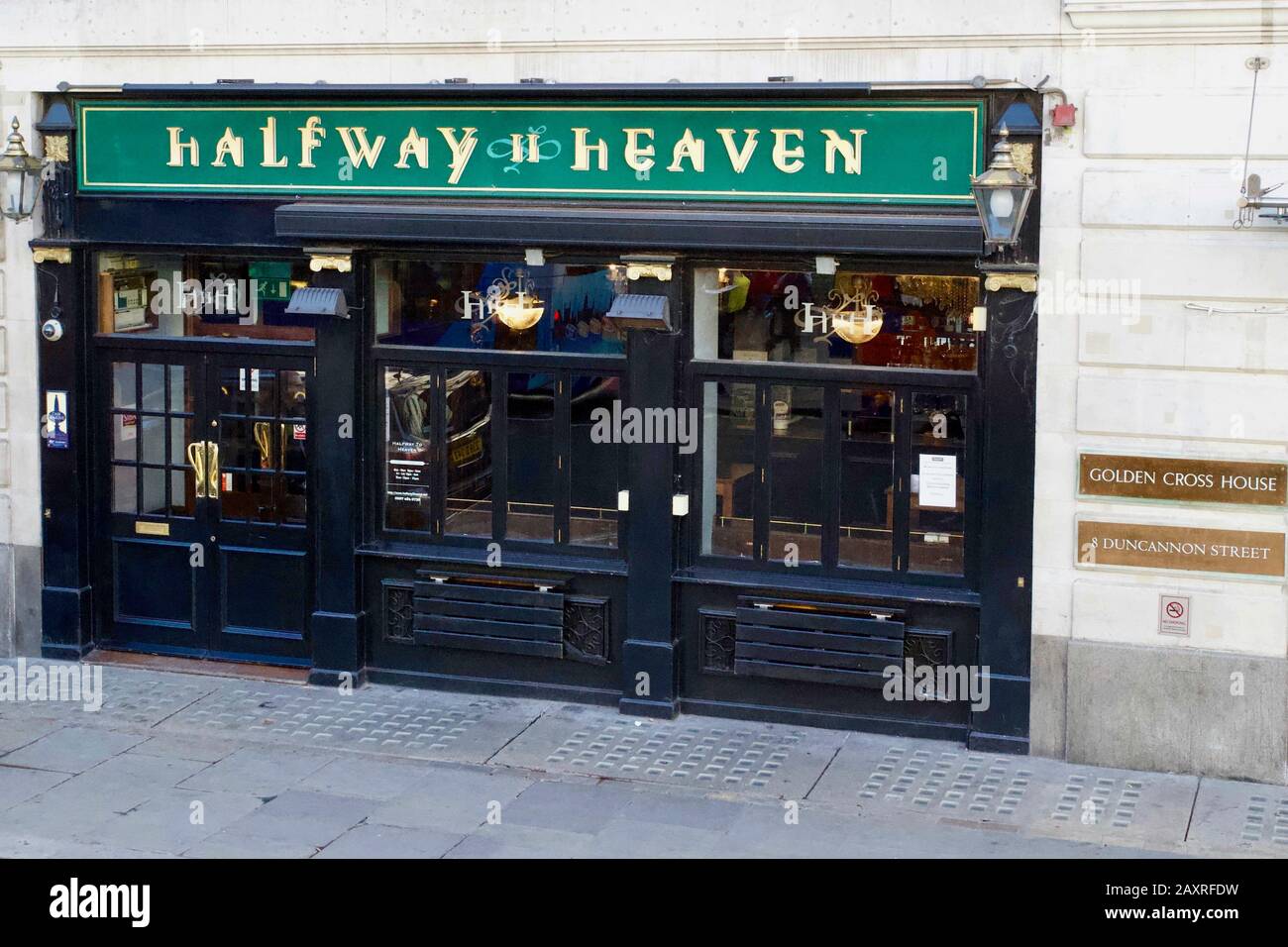 Auf halbem Weg zum Himmel, 7 Duncannon Street, Charing Cross, City of Westminster, London, England Stockfoto