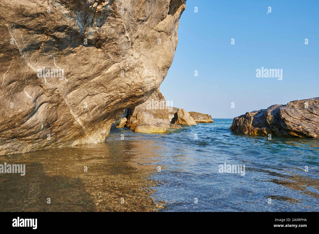Landschaft, Felsen am Meer am Preveli-Strand, Crete, Griechenland Stockfoto