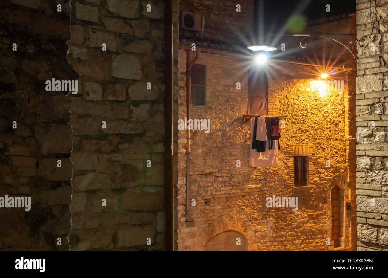 Nacht in Spello, Provinz Perugia, Umbrien, Italien Stockfoto