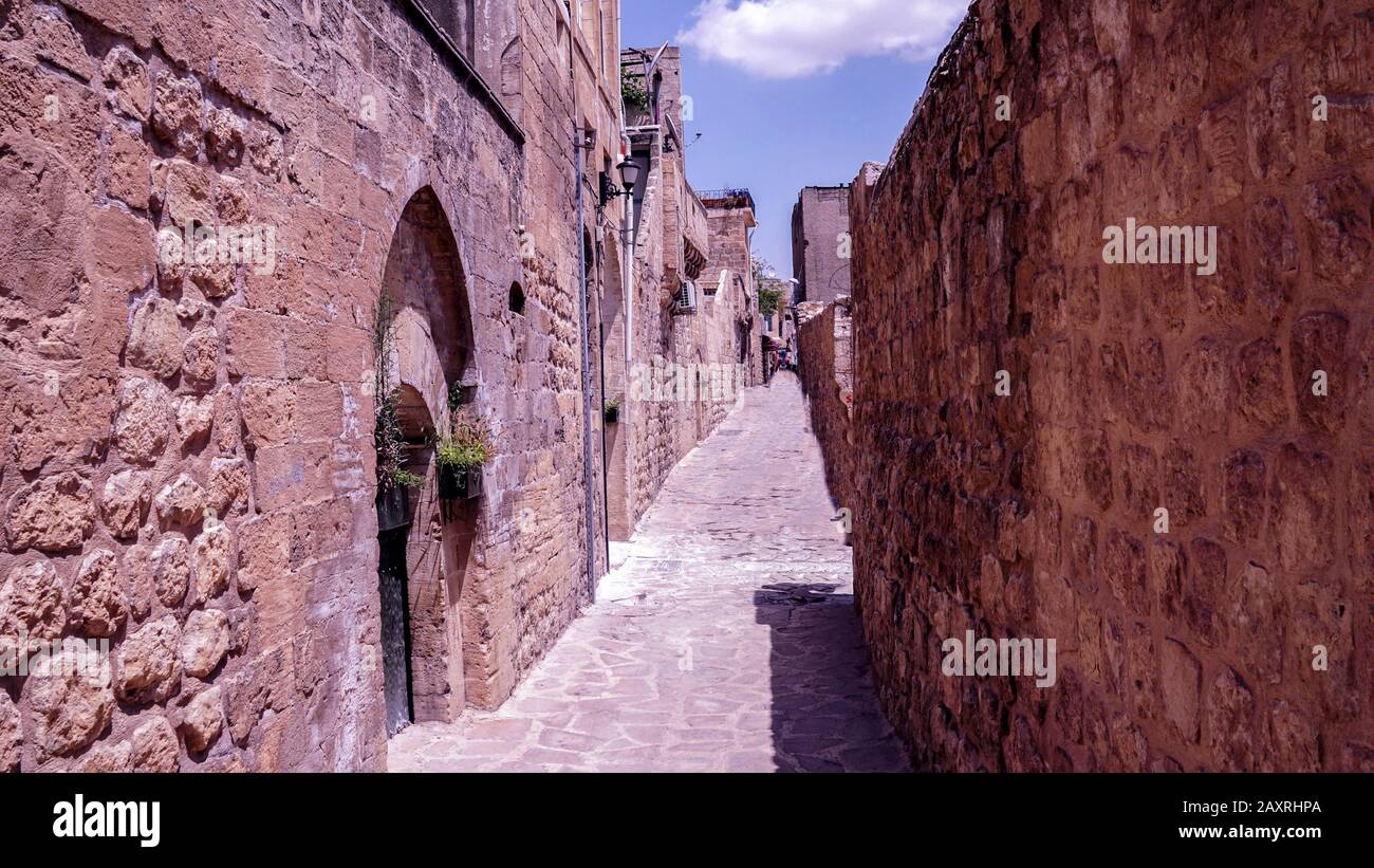Schmale Straße der Altstadt, Budva, Montenegro - 20. august 2018, Budva zu den ältesten städtischen Siedlungen der adriatischen Küste, einem UNESCO-Weltheritag Stockfoto