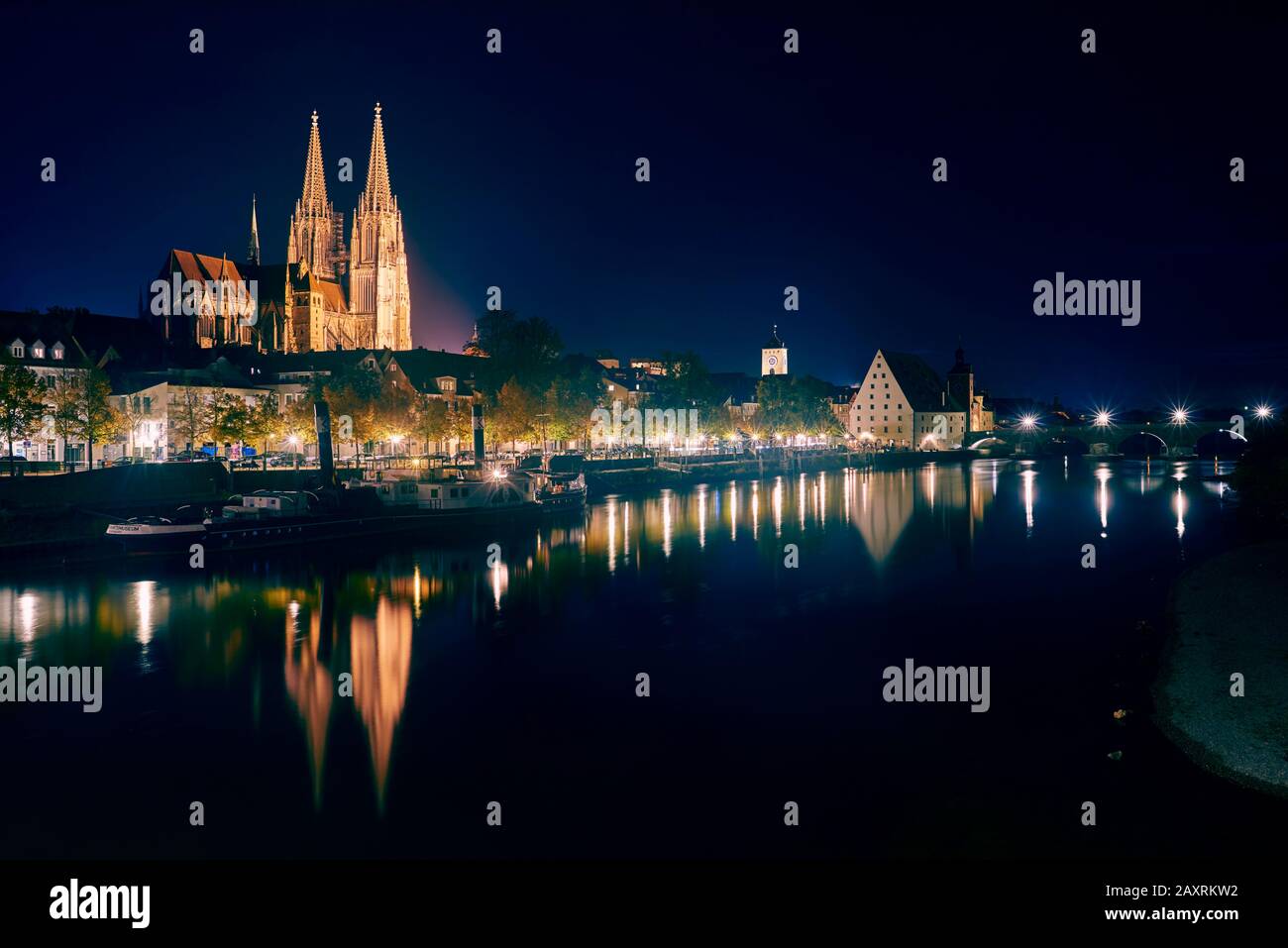 Regensburger Dom, Blick von Jahn-Insel, Marc-Aurel-Ufer, Herbst, Regensburg, Bayern, Deutschland, Europa Stockfoto