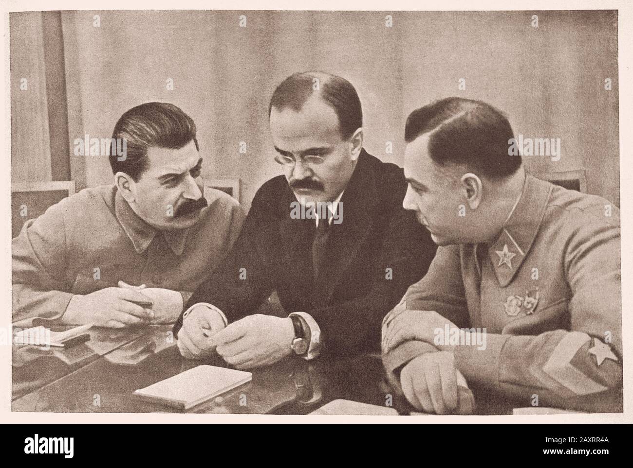Treffen der Führer der Sowjetunion: Stalin, Molotow und Voroshilow. 1930er Jahre Stockfoto