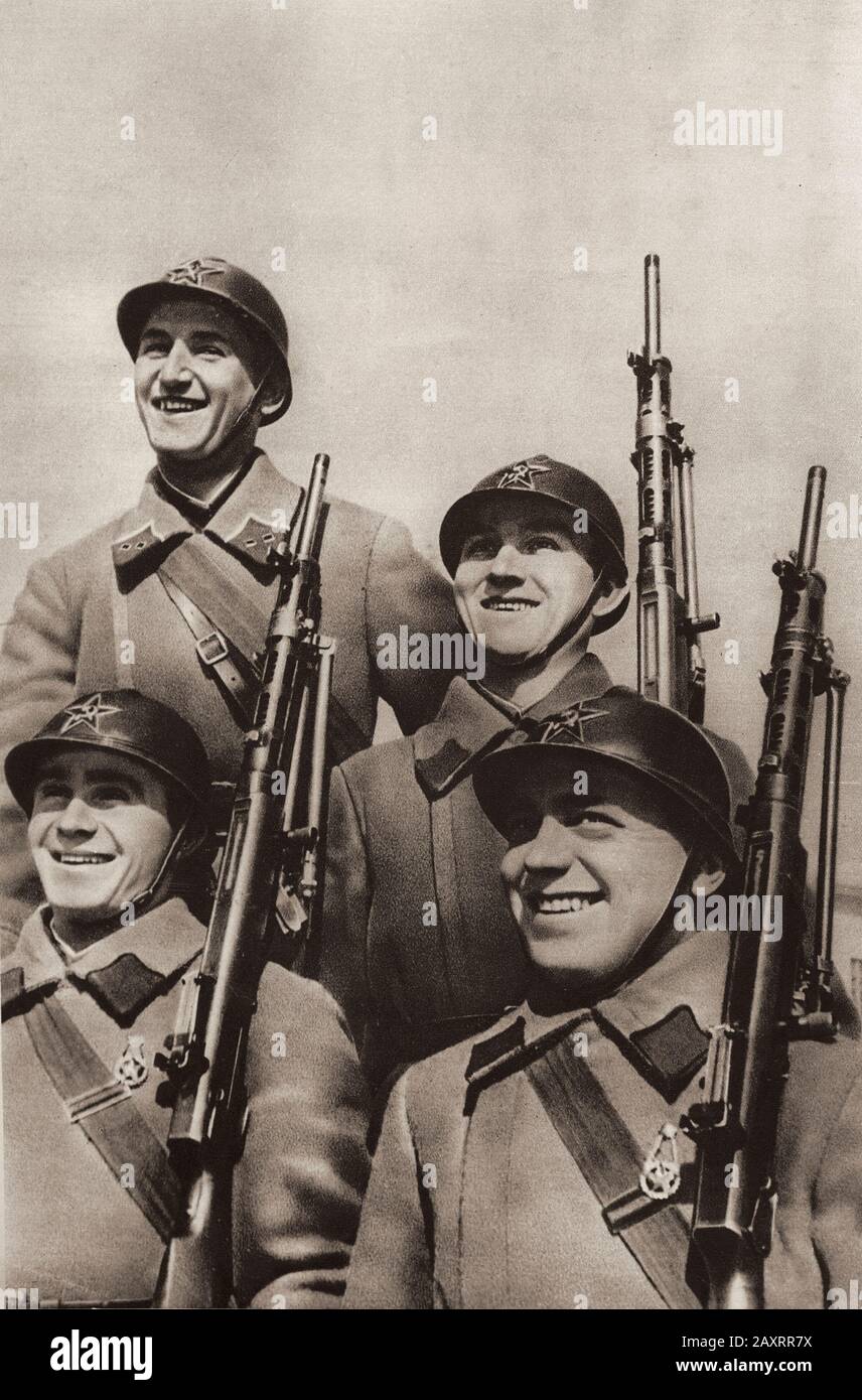 Rote Armee. Aus dem sowjetischen Propagandabuch von 1937. Maschinenschützen der sowjetischen Armee Stockfoto