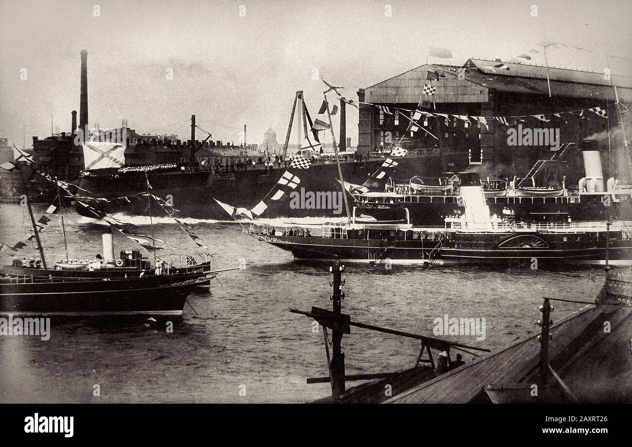 Der russische Kaiserhof beobachtet den Start von Dreadnought Sewastopol, 1911 Stockfoto