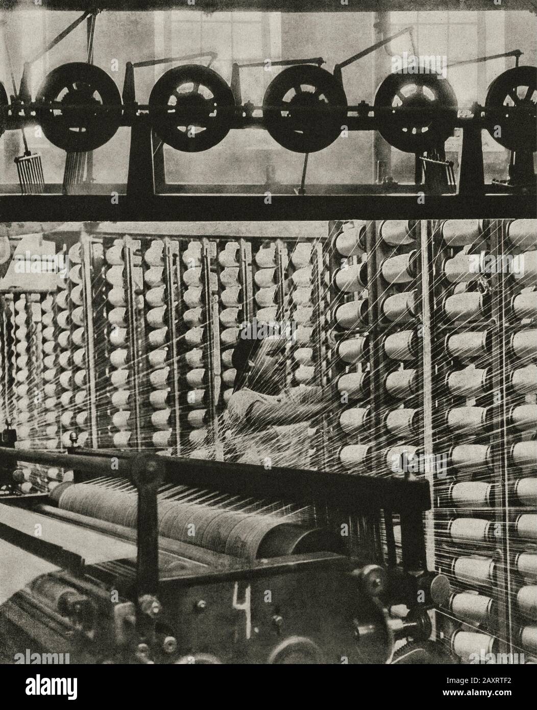 Das Leben in der Sowjetunion in den 1930er Jahren. Aus dem sowjetischen Propagandabuch. Sowjetischen Textilindustrie Stockfoto