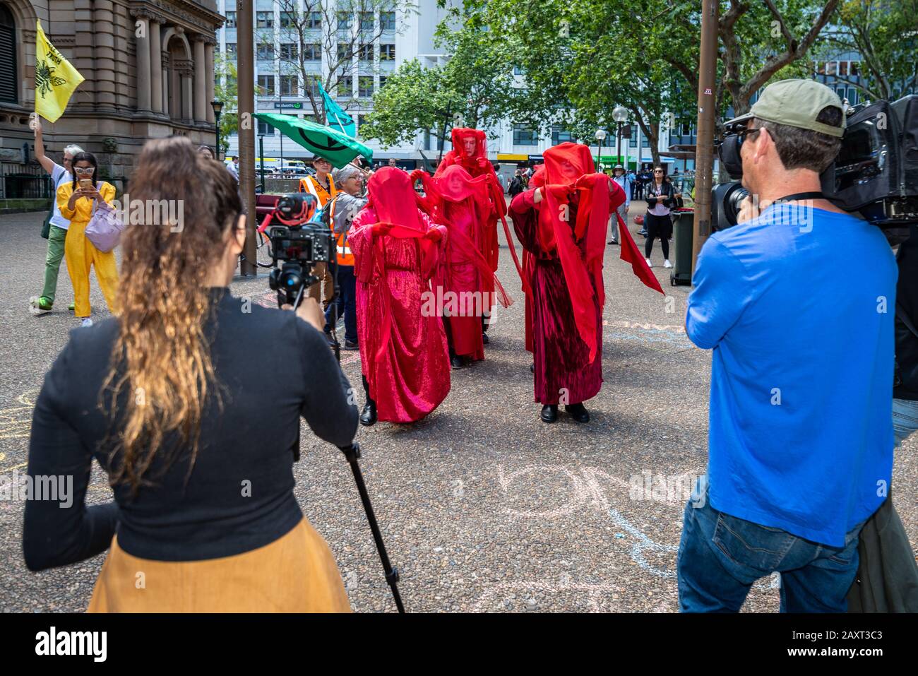 Sydney, Australien - 8. Oktober 2019 - Red Rebels schlossen sich Hunderte australische Extinction Rebellion Aktivisten in einer Protestkundgebung zum Klimawandel in Sydney an. Stockfoto