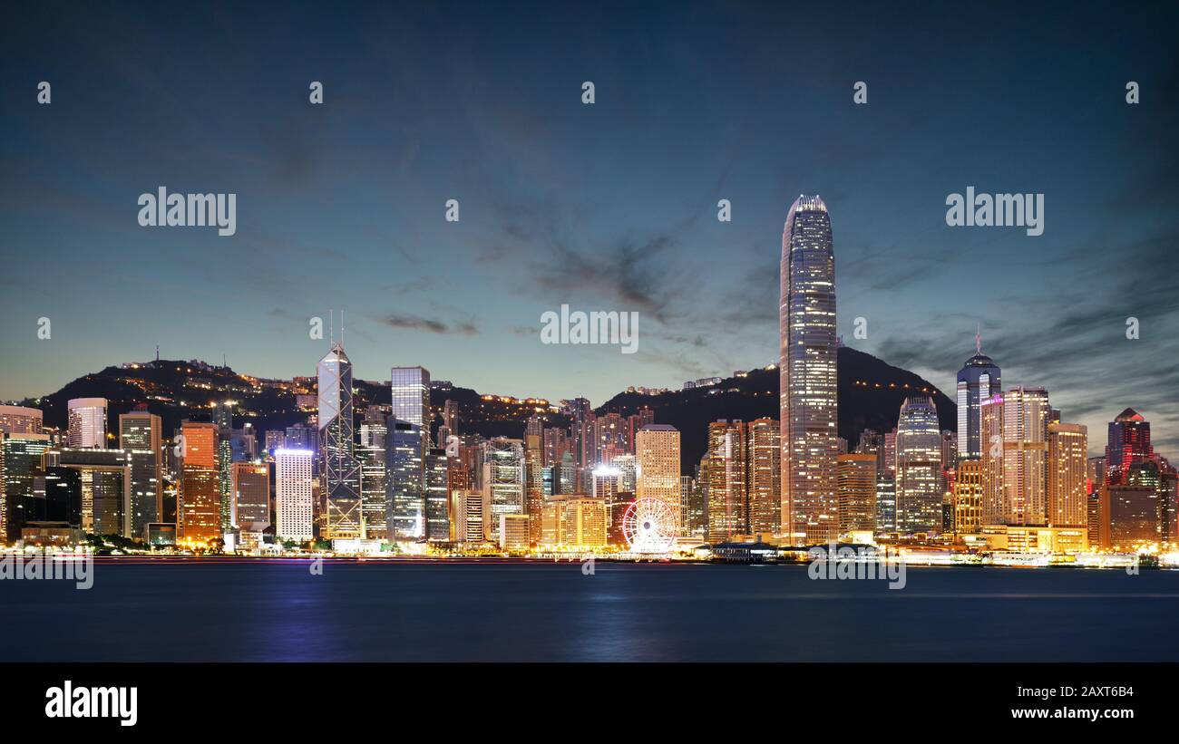 Hong Kong Skyline bei Nacht, China Stockfoto