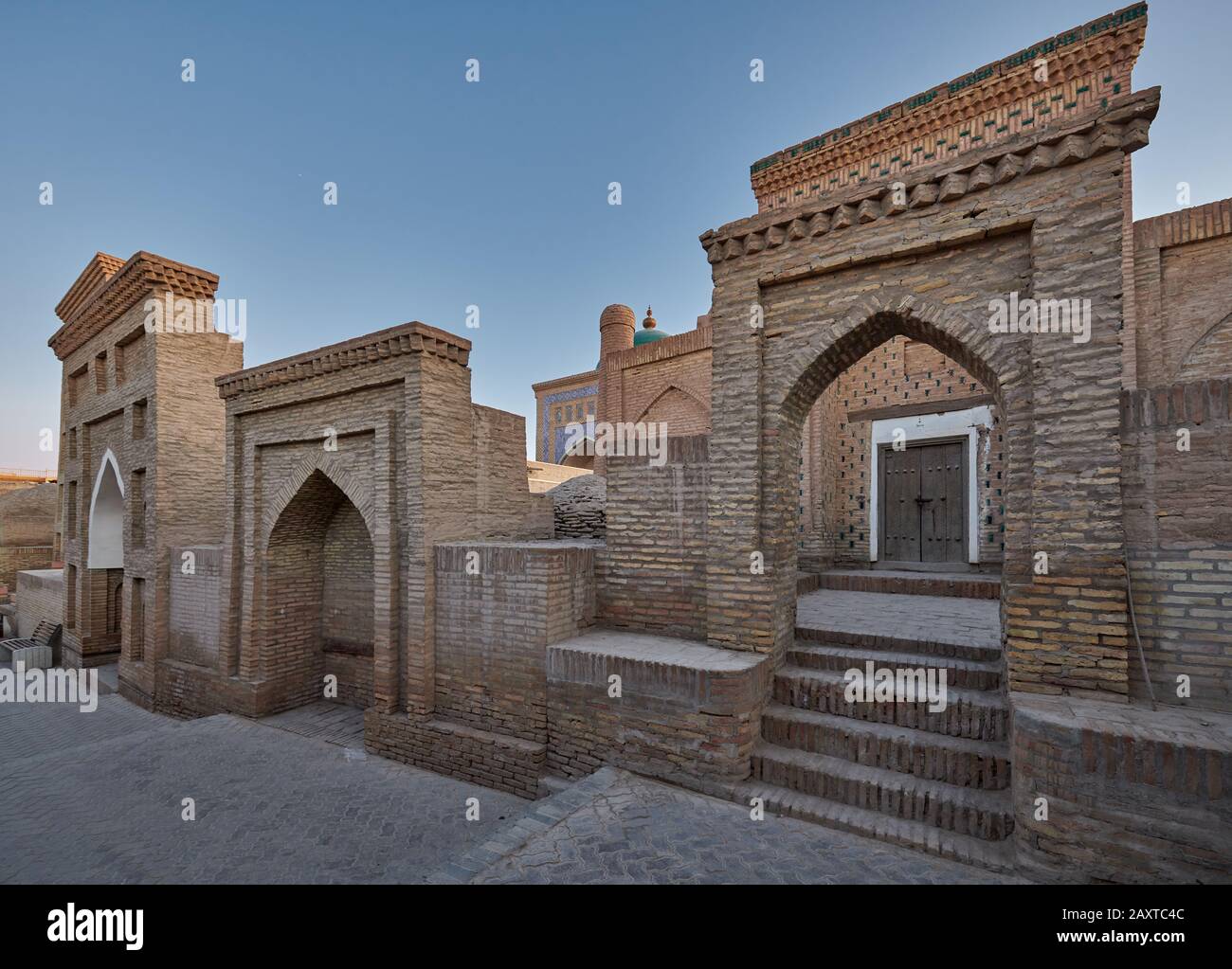 Typische Gebäude in den Gassen der Altstadt Itchan-Kala, Khiva, Usbekistan, Zentralasien Stockfoto