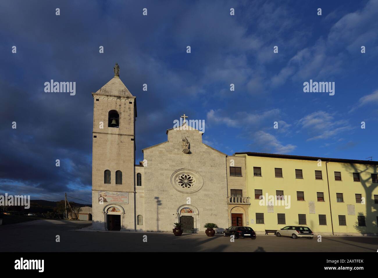 Venafro, Italien - 16. Oktober 2019: Die Basilika von St. Die Märtyrer Nicandro, Marciano und Daria, die Padre Pio beherbergten Stockfoto