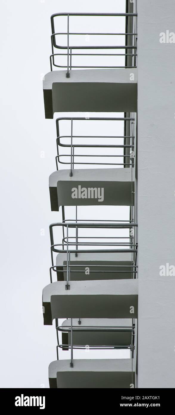 Dessau, Bauhaus Prellerhaus 1925-26 von Walter Gropius Balkone Seitenansicht Stockfoto