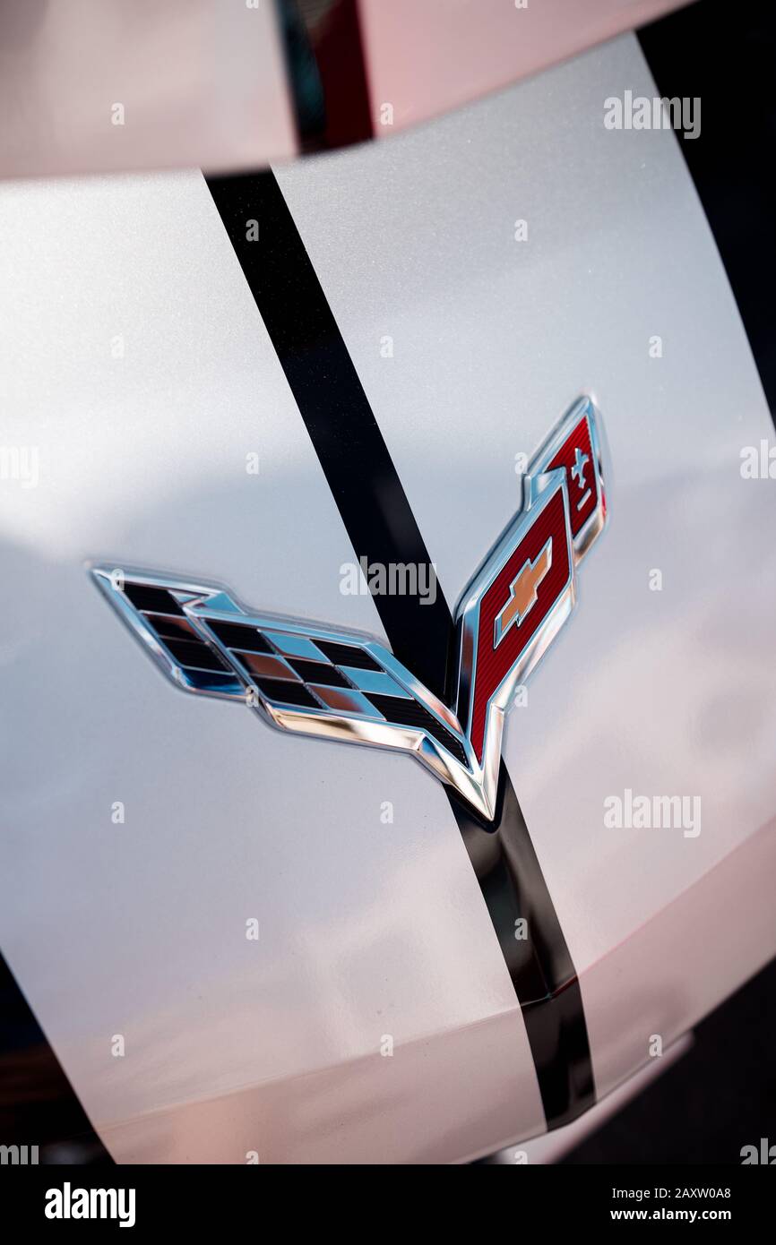 Chevrolet Corvette Logo auf der Haube des Superautos Stockfoto