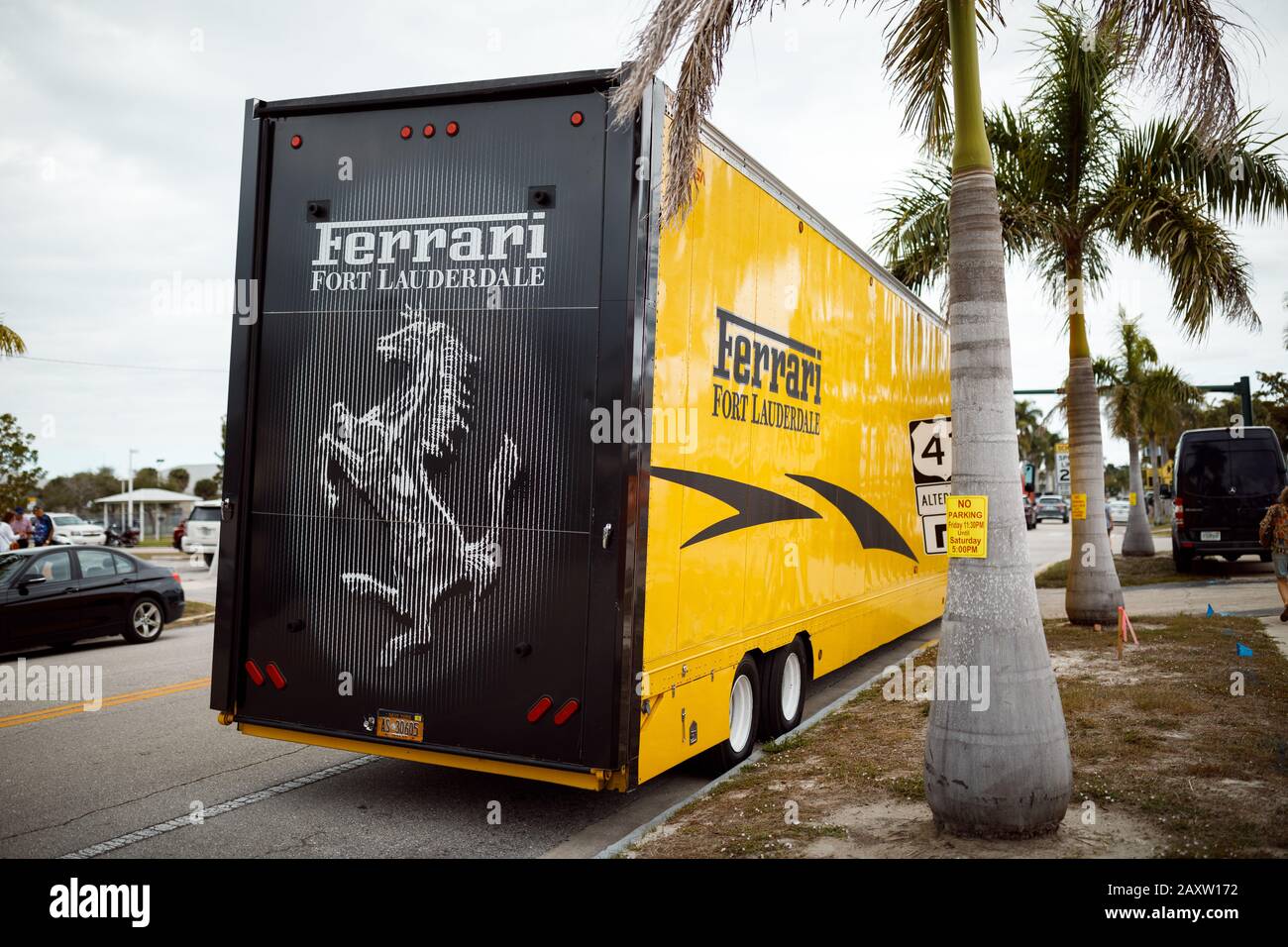 Scuderia Ferrari Trailer Truck auf der Automobilmesse in Neapel in Florida Stockfoto
