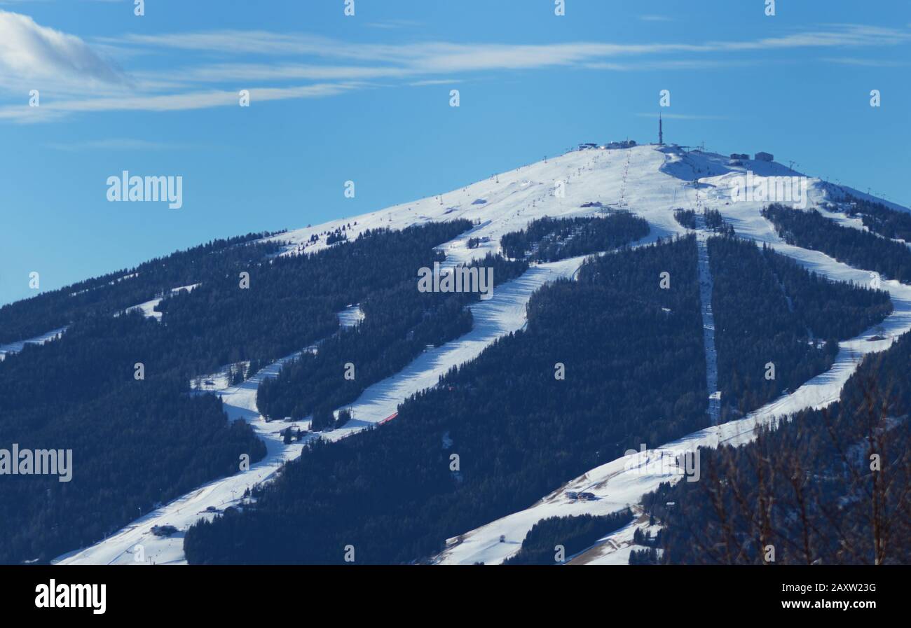 Das Skigebiet im Pustertal, Plan de Corones, besteht aus zahlreichen Pisten mit unterschiedlichen Schwierigkeitsgraden Stockfoto