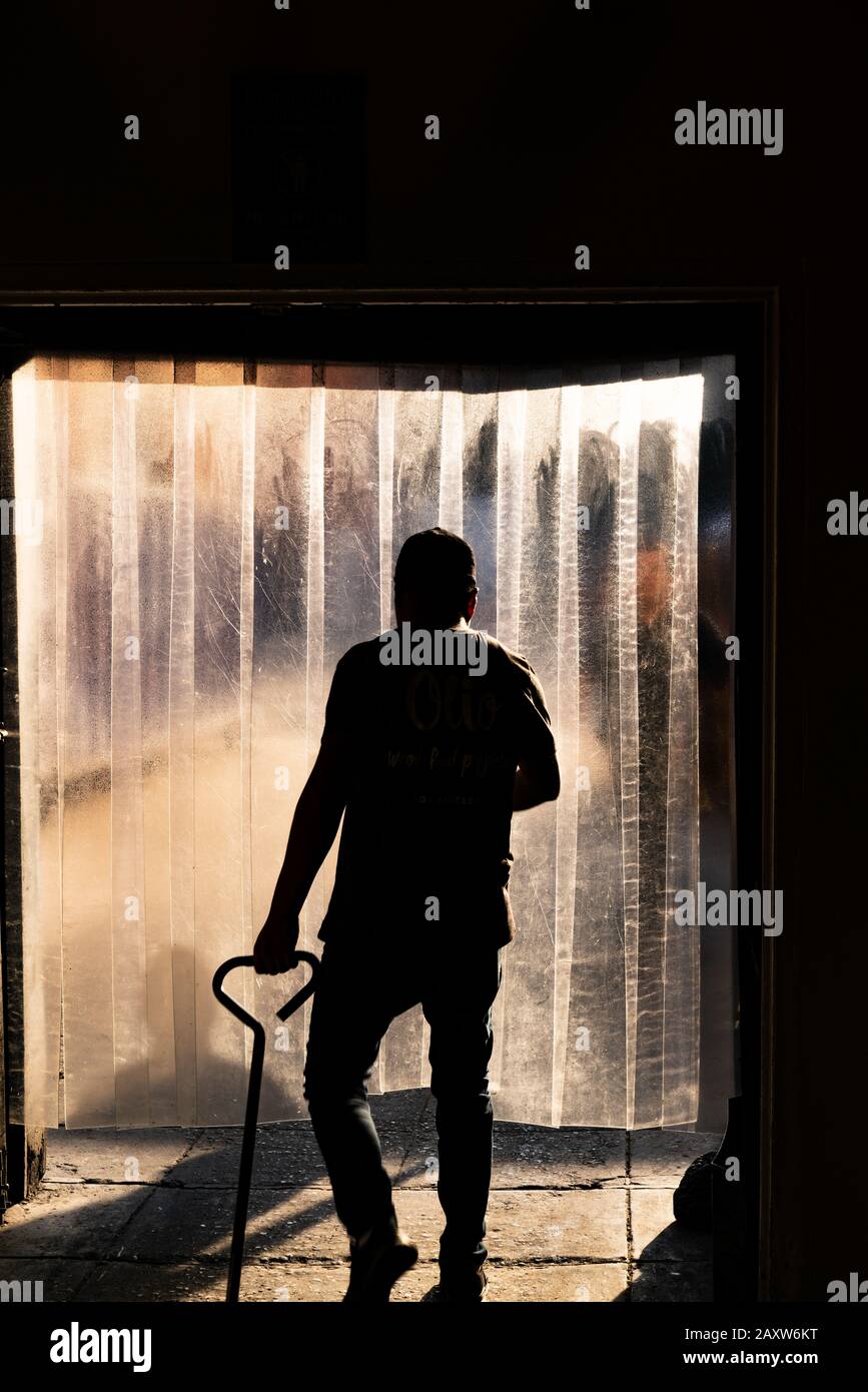 Arbeiter in einer Lebensmittelhalle in Los Angeles, Kalifornien Stockfoto