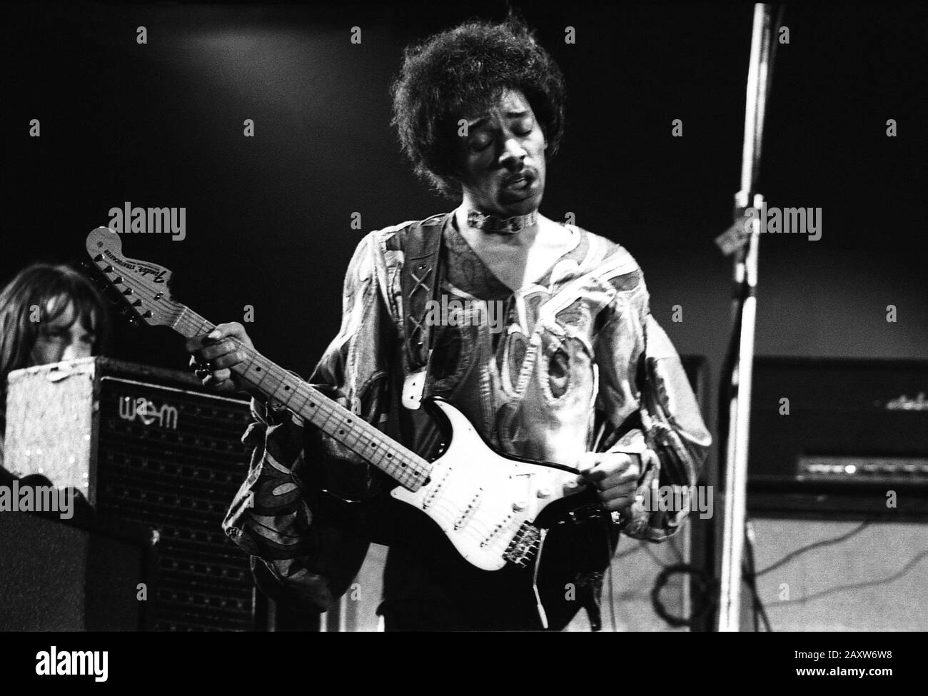 Jimi Hendrix auf dem berühmten Festival der Insel Wight im Jahr 1970 nahmen schätzungsweise zwischen 600 und 700.000 Menschen Teil. Sonntag, 30. August 1970 Stockfoto