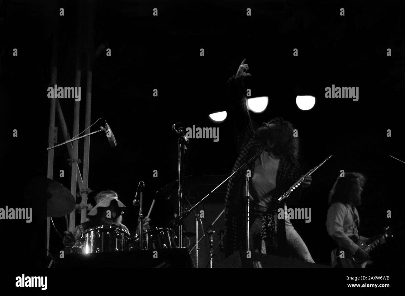 Jethro Tull, Ian Anderson auf dem berühmten Festival der Insel Wight im Jahr 1970 wird geschätzt, dass zwischen 600 und 700.000 Menschen besucht haben. Sonntag, 30. August 1970 Stockfoto