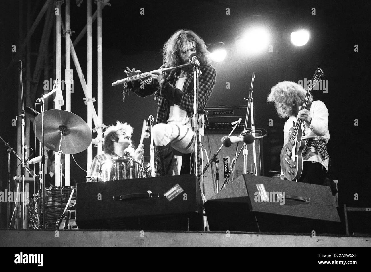 Jethro Tull, Ian Anderson auf dem berühmten Festival der Insel Wight im Jahr 1970 wird geschätzt, dass zwischen 600 und 700.000 Menschen besucht haben. Sonntag, 30. August 1970 Stockfoto